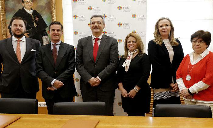 Firma-Convenio-CEU_Signe111111111111.jpg