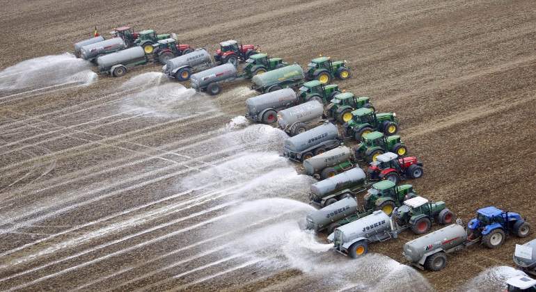 TRACTOR-REUTERS-770X420.jpg