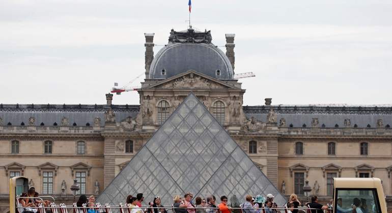 Louvre-Museum-Reuters.jpg