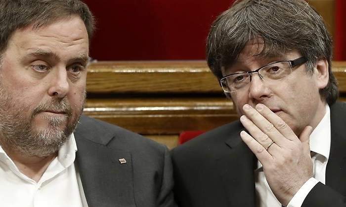 junqueras-puigdemont-parlament-efe.jpg