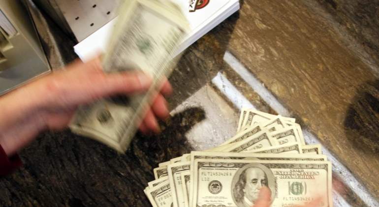 DOLARES-REUTERS-770.jpg