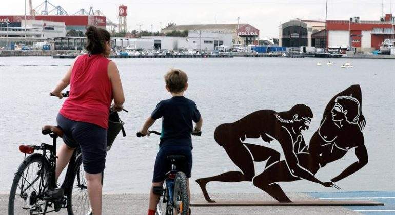 Polémica en la Marina de Valencia por unas esculturas sexualmente explícitas de Antoni Miró