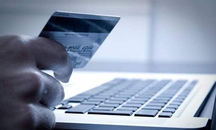 banca-en-linea-computadora-tarjeta-getty-770.jpg