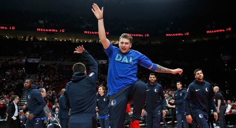 doncic-salto-dallas-getty.jpg