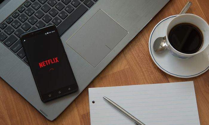 netflix-movil-ordenador-papel-770-dreamstime.jpg