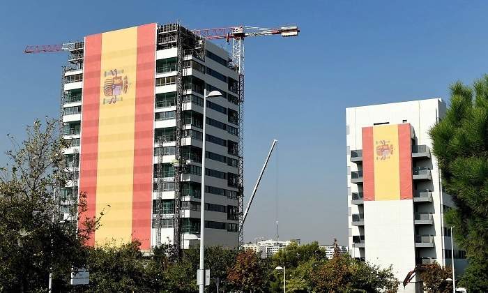 Bandera-Valdebebas-Gigante-2017-EFE.jpg