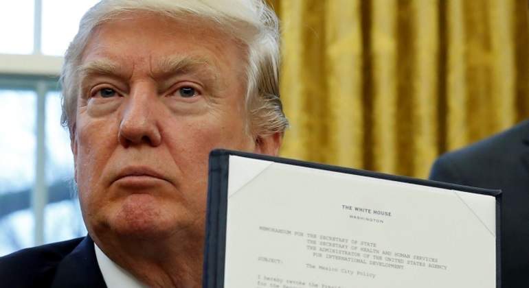 trump-leyes-reutr.jpg