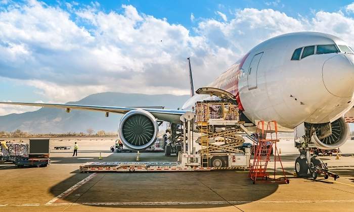 Un avin parado en el Aeropuerto de Chile