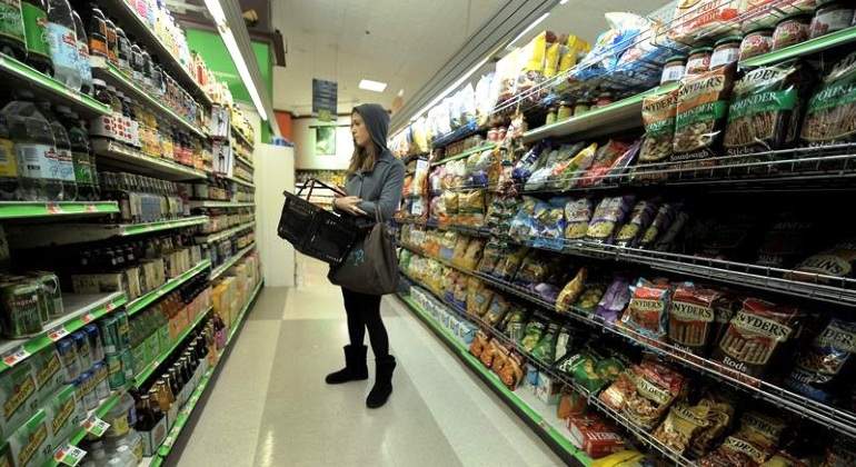 mujer-supermercado-eeuu-inflacion-efe.jpg