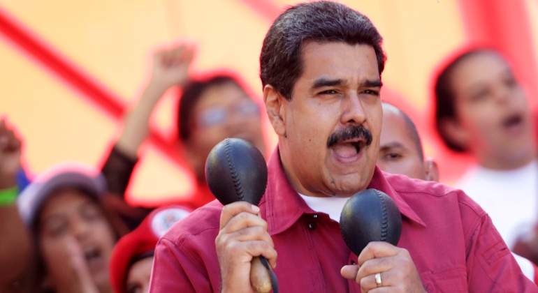 maduro-maracas-salsa-feliz-agosto-2017-reuters.jpg