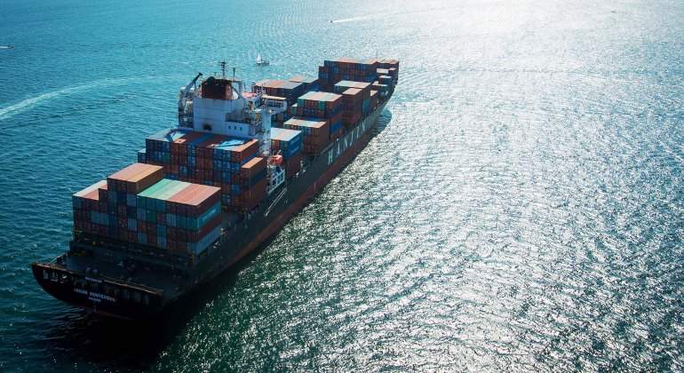 barco-buque-mercancias-comercio-exportaciones-bloomberg.jpg