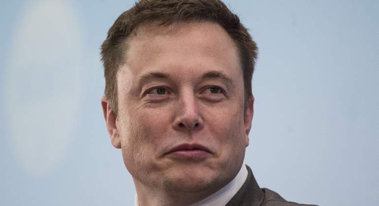 musk-feliz-bloomberg.jpg