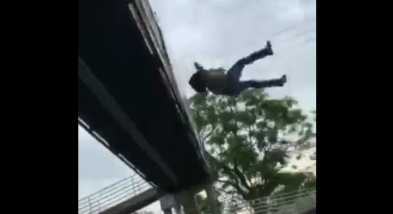 suicida-puente-monterrey-NL-video-770-420.jpg