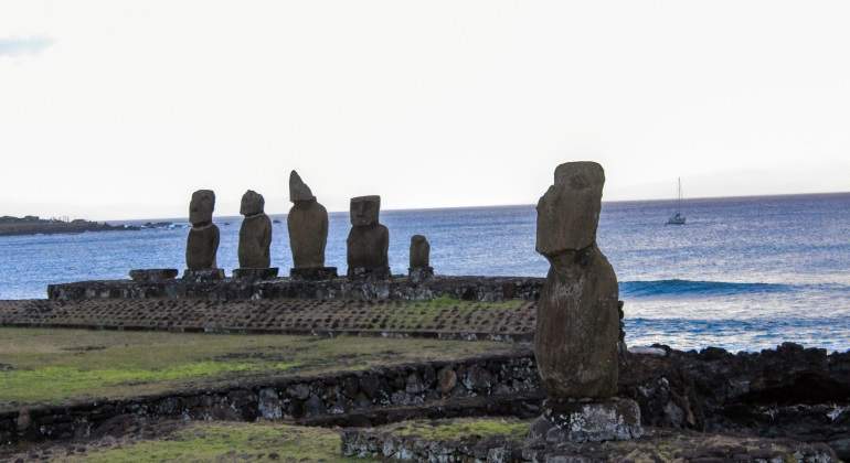 los-moai-2-ntx.jpg