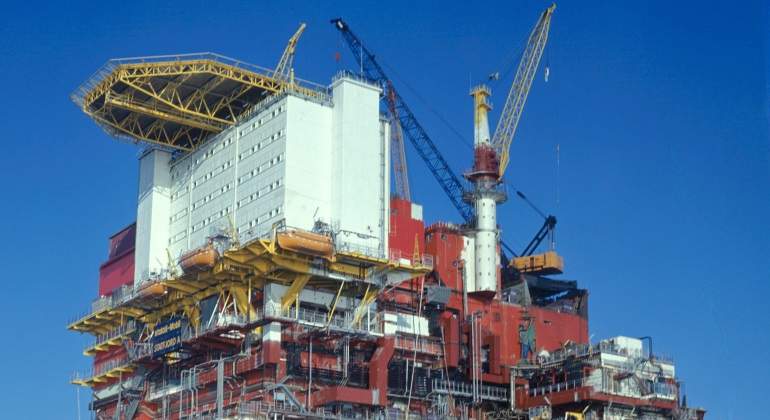 El petróleo Brent sube un 305 y cierra en 5022 dólares