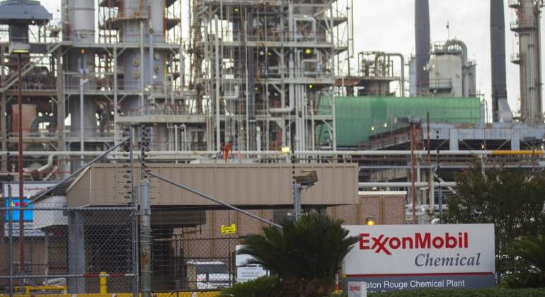 Multan a Exxon por violar sanciones