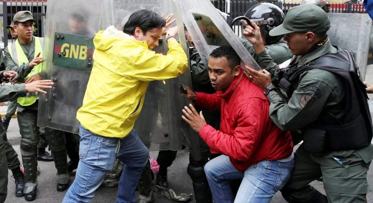 carlos-paparoni-mud-protesta-ministerio-alimentacion-reuters.jpg