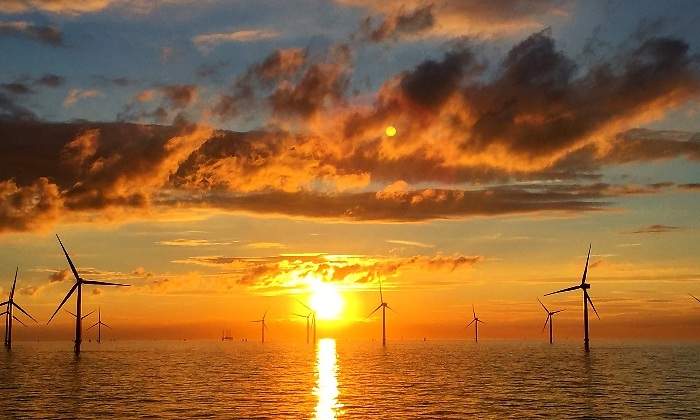 siemens-gamesa-offshore-aerogenerador-mar-atardecer-770x420.jpg