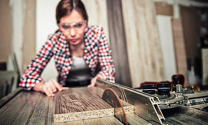 trabajador-madera-carpinteria-770.jpg