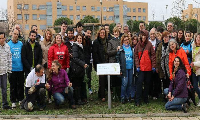 Foto-Familia_Reforestacion_Campus_Fuenlabrada1111111111111.jpg