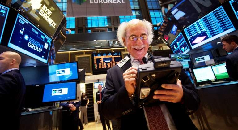 wall-street-sube-peter-tuchman-feliz-reuters.jpg