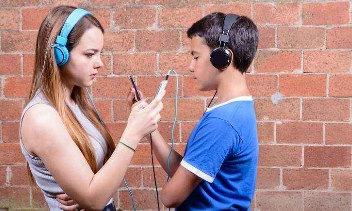 adolescentes-movil-dreams.jpg
