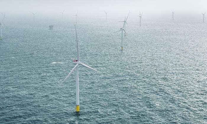siemens-gamesa-offshore-aerogeneradores-mar-niebla-770x420.jpg