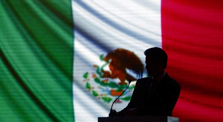 EPN-bandera-Reuters-770.jpg