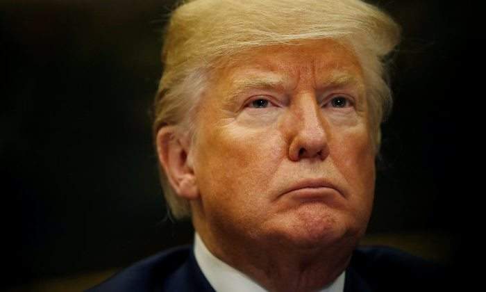trump-donald-pelo-fondonegro.jpg