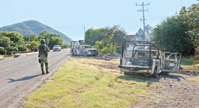 policias-aguililla.jpg