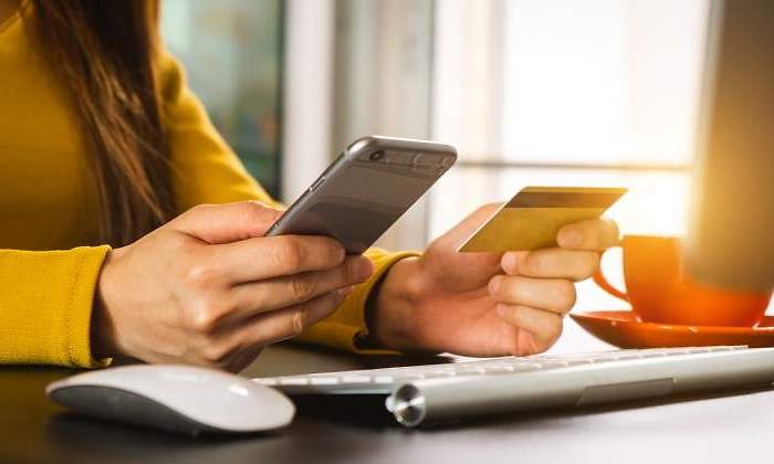 telefono-banca-movil-banco-digital-dreamstime-770x420.jpg