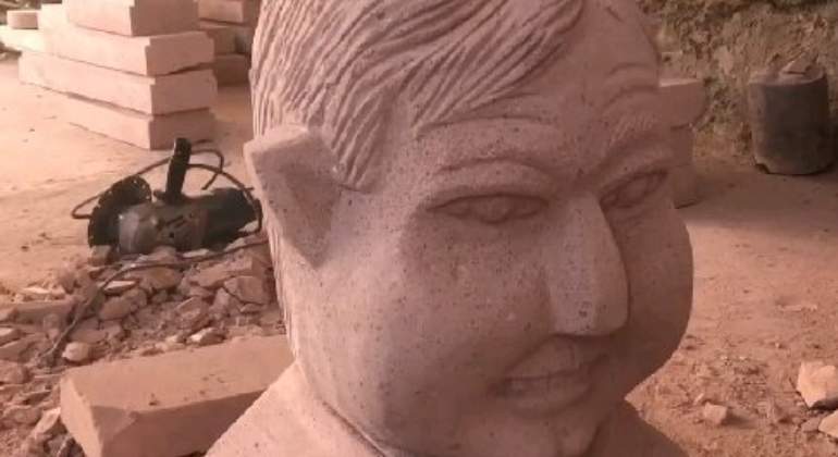 amlo-busto-twitter-770.jpg