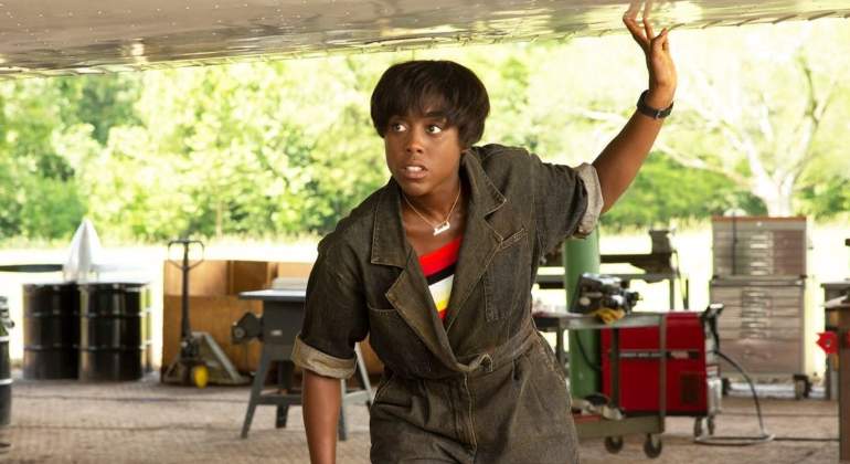 LASHANA-KYNCH-JAMES-BOND-007.jpg