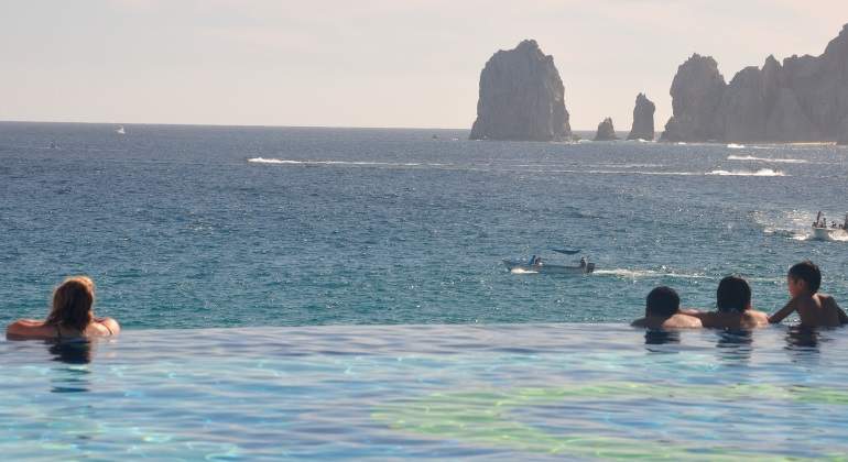 cabo-san-lucas-mexico-turismo-dreamstime-770x420.jpg