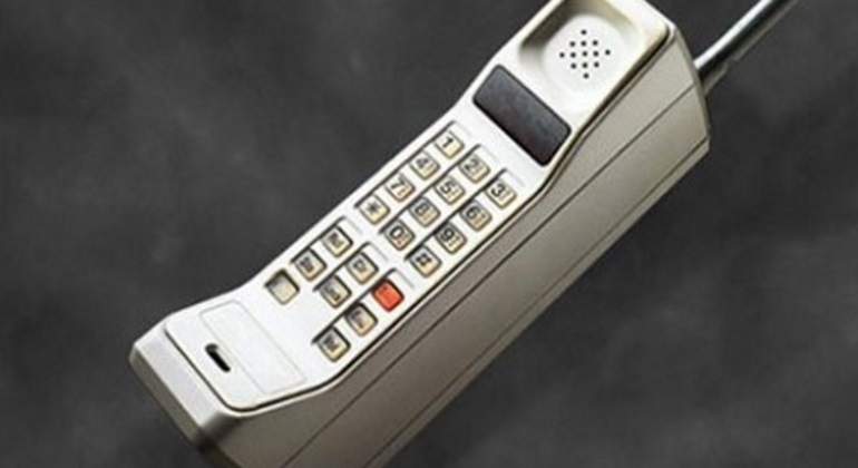 primer-celular-motorola-770.jpg