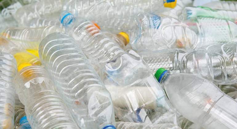 Botellas-pet-istock-770.jpg