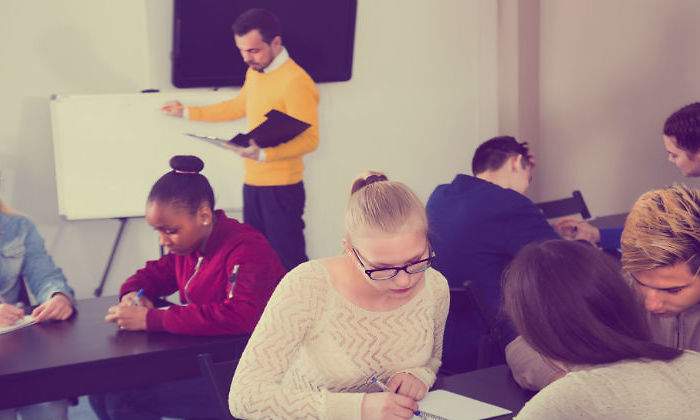 estudiantes-trabajando-defini.jpg