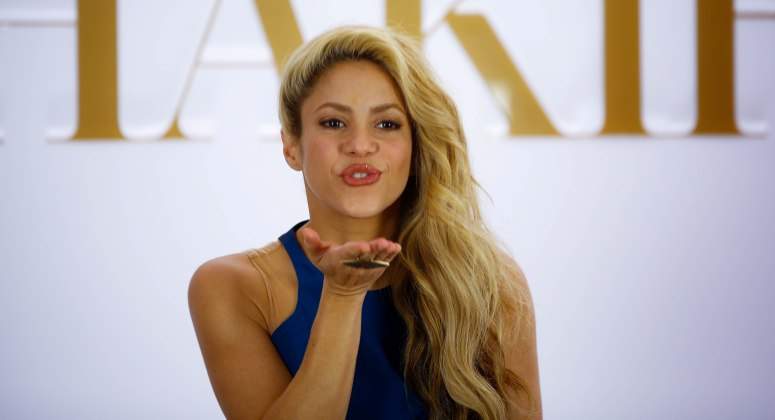 shakira-beso-volao-efe.jpg