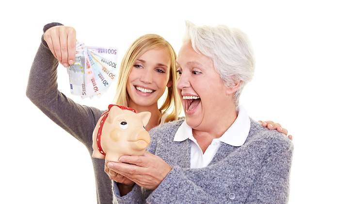 pension-joven-mayor-dinero-jubilacion-dreamstime.jpg