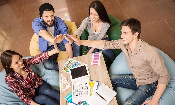 trabajo-equipo-mesa-diseno-creatividad-dreamstime.jpg