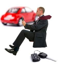 Un coche en régimen de <i>renting</i> puede ser hasta 5.000 euros más barato que comprado