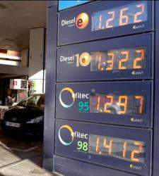 Las tarjetas con mejores descuentos para ahorrar a la hora de repostar gasolina