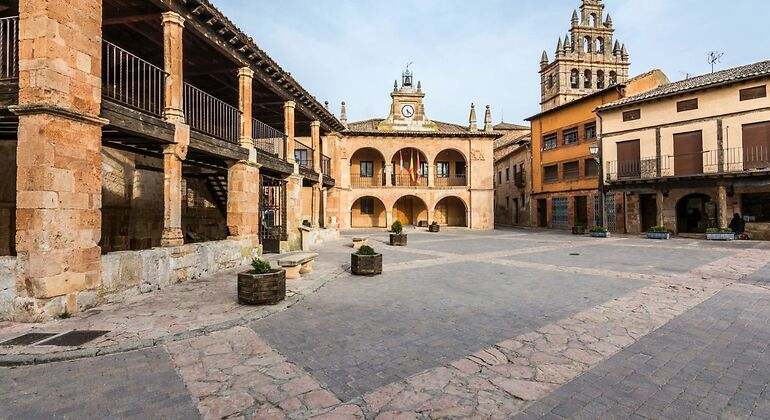 Plaza medieval de un pueblo de Segovia