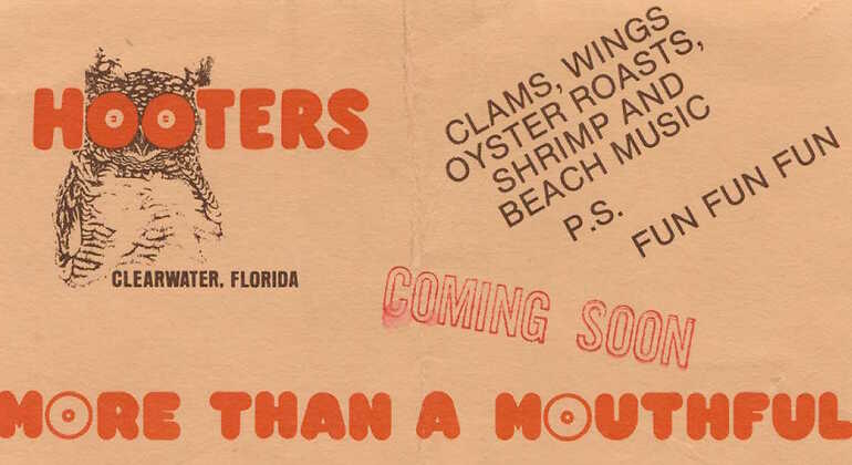 Publicidad de la inauguración del primer Hooters