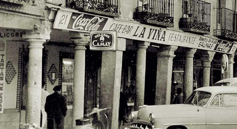 Cartel de Camay en un bar de Alcalá de Henares