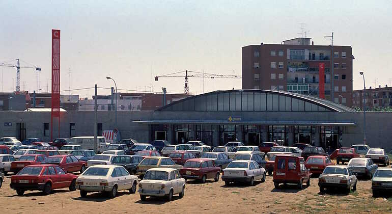 Aparcamiento en la estación de tren de Fuenlabrada en 1990