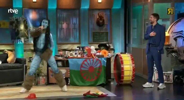 Avatar bailando en el programa de broncano