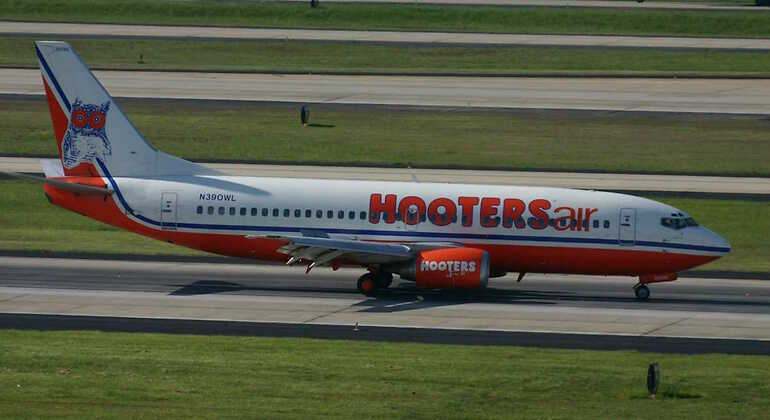Avión de la aerolínea Hooters Air