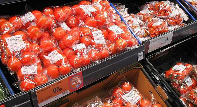 Tomates en un supermercado inglés