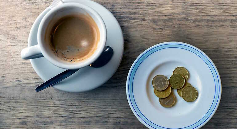 Monedas y café